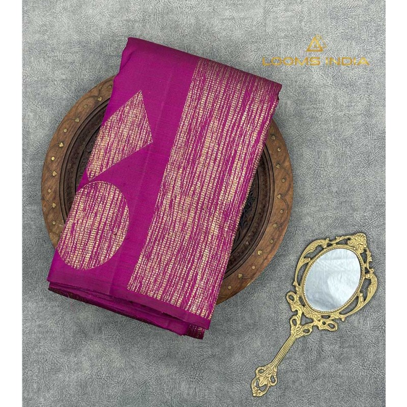 Pure Kanchipuram Handloom Silk Saree – Rich Dark Magenta Borderless Design with All-Over Geometric Neem Zari Body & Grand Zari Pallu