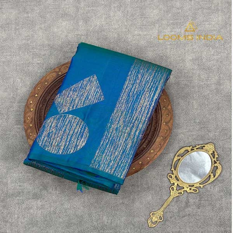Pure Kanchipuram Handloom Silk Saree – Peacock Blue Borderless Design with Geometric Neem Zari Body & Grand Yaali Motif Pallu